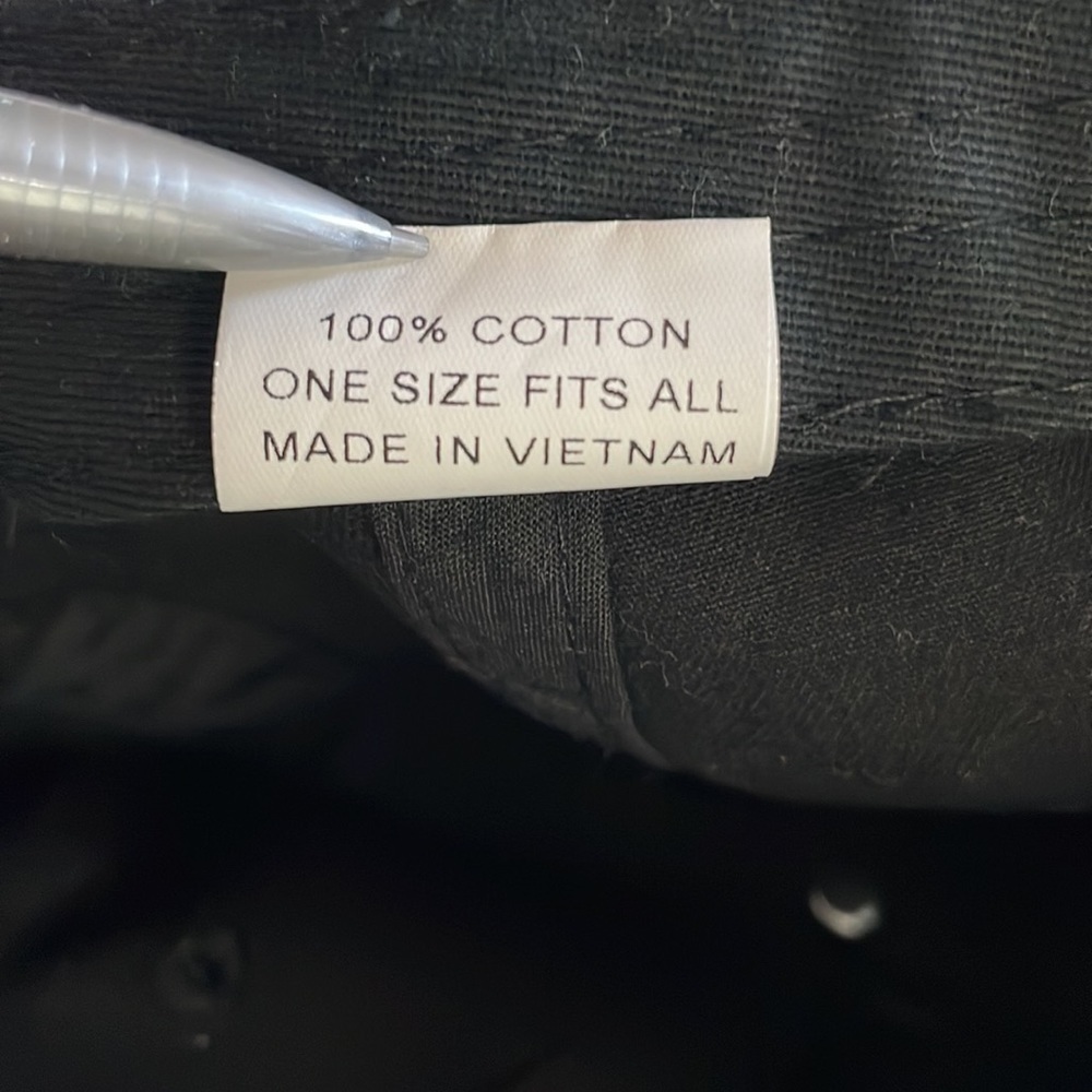 CATCH FLIGHTS NOT FEELINGS hat with adjustable strap one size - Picture 5 of 6